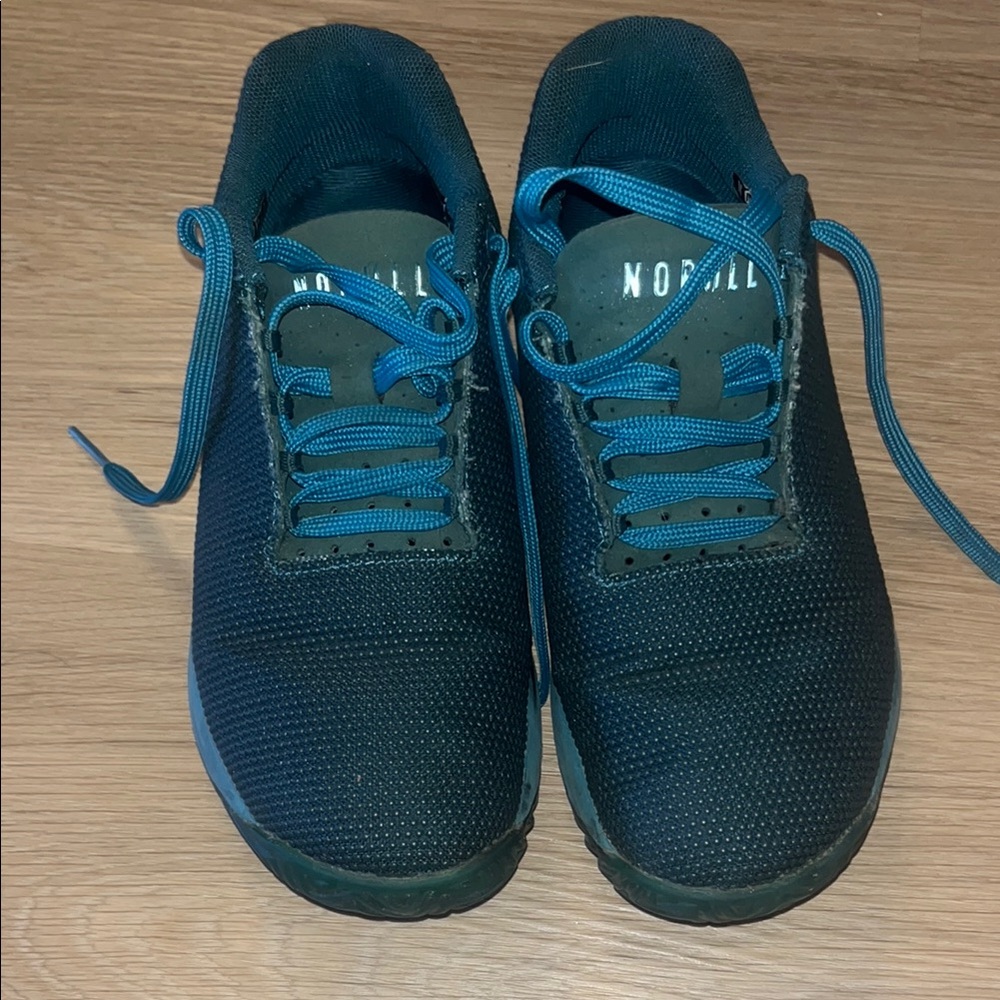 NOBULL Black and Blue Athletic Shoes with Streamlined Design 8 Womens - Picture 3 of 9